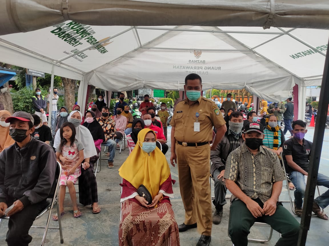 Giat Sekcam Jatiuwung Monitoring Vaksinasi di Halaman Kantor Kecamatan Jatiuwung