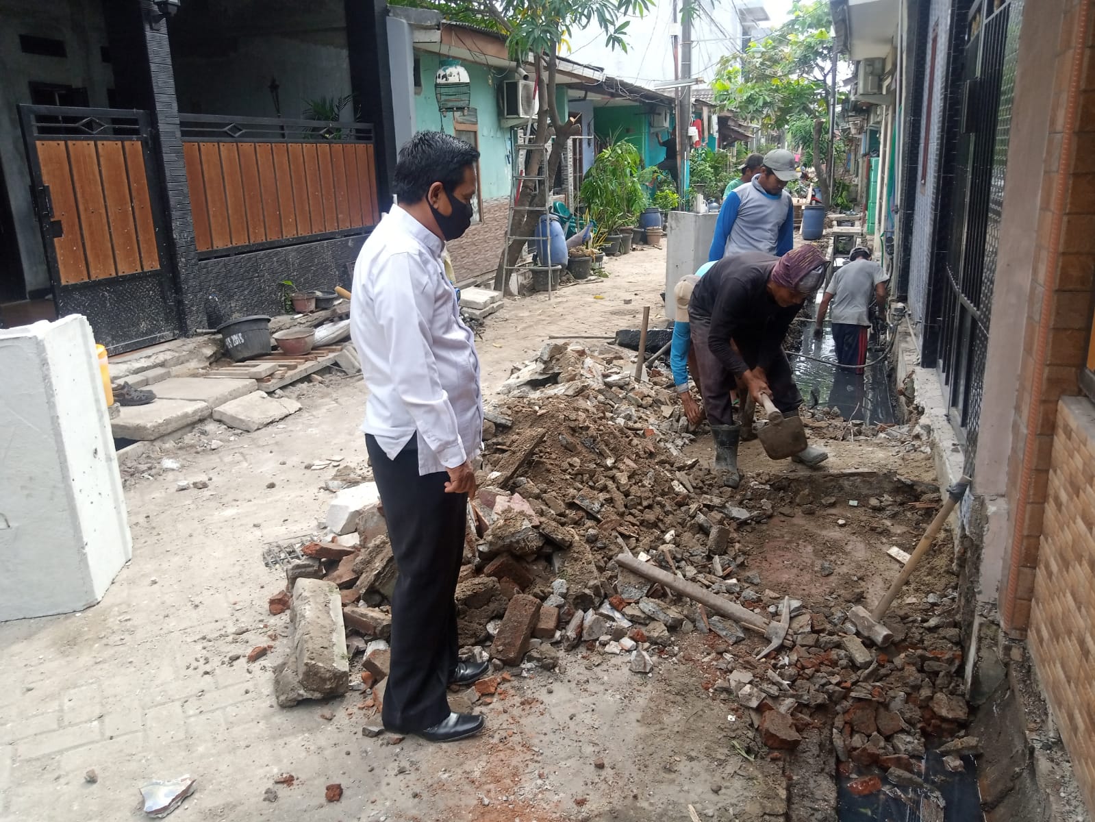 Giat Monitoring Pembangunan Drainase di Wilayah RT 01 RW 07 Perum Purati Kel.Alam Jaya