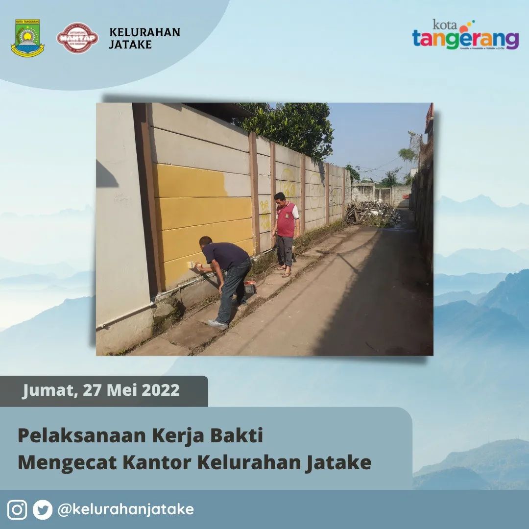 Kerja bakti pengecatan tembok di lingkungan Kantor Kelurahan Jatake