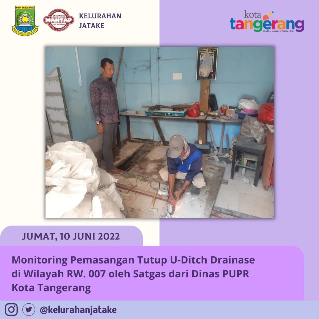 pemasangan tutup u-ditch drainase di wilayah rw. 007 oleh satgas dari Dinas PUPR Kota Tangerang