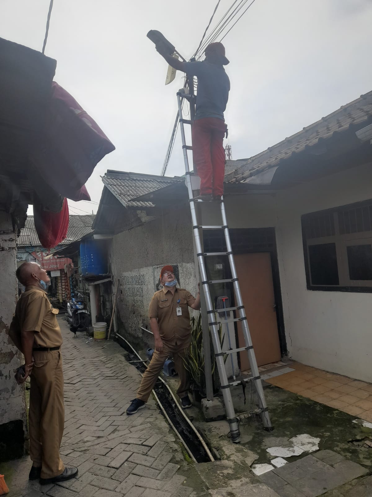 Perbaikan PJU di Kelurahan Pasir Jaya