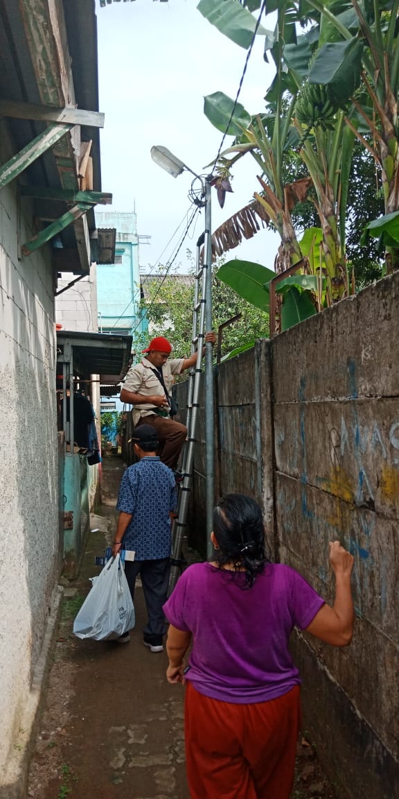 KEGIATAN PERBAIKAN LAMPU PJU KAMPUNG TERANG