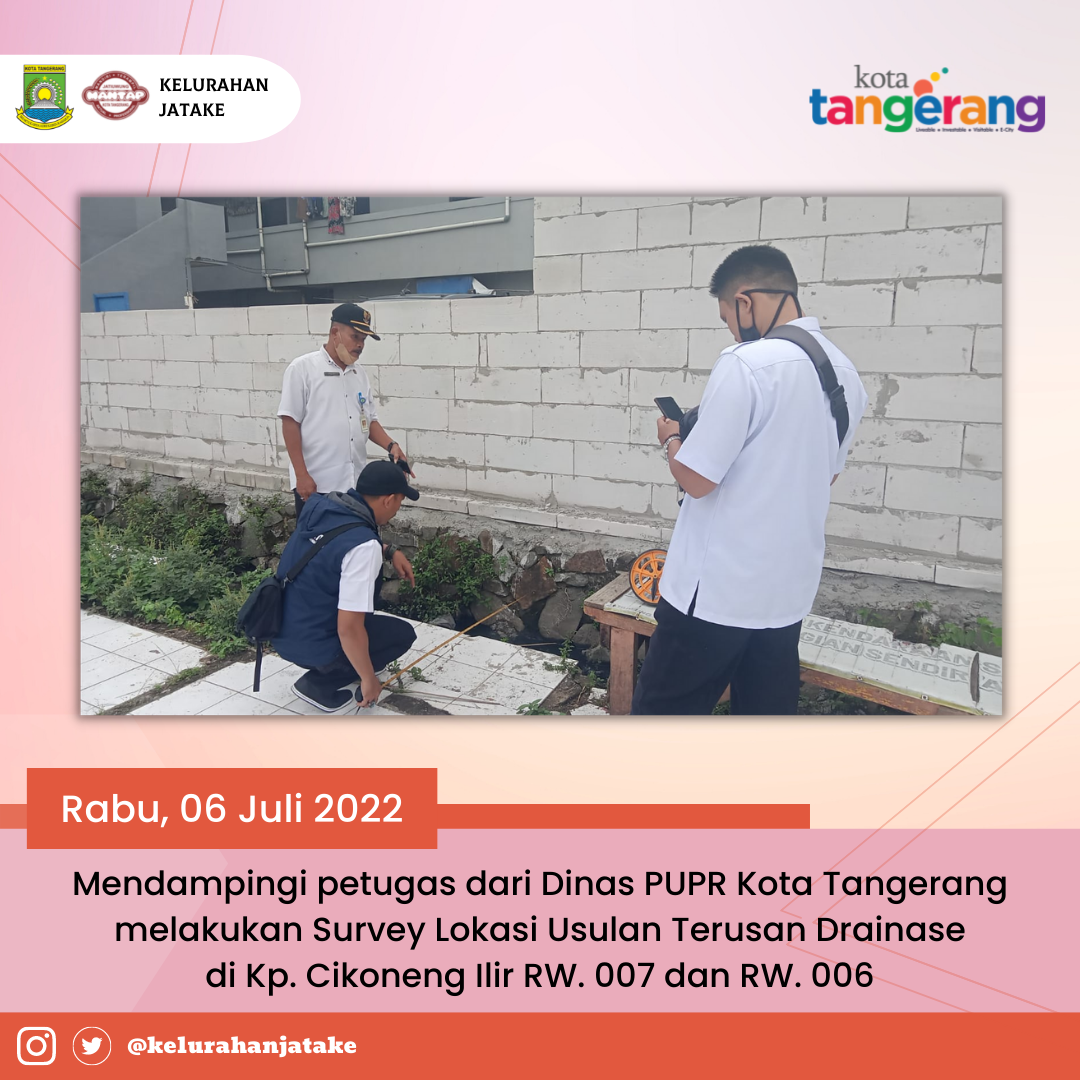 mendampingi petugas dari dinas pupr