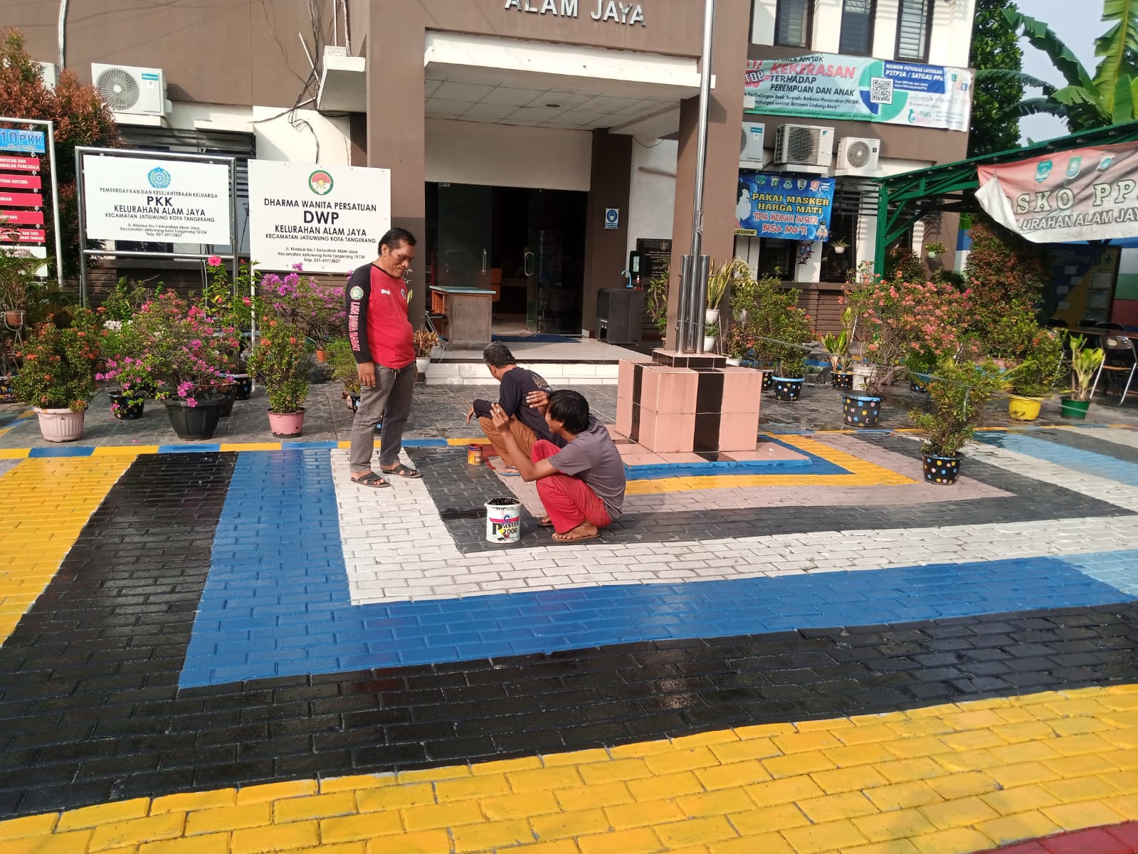 Pengecatan Halaman Kantor Kelurahan Alam Jaya