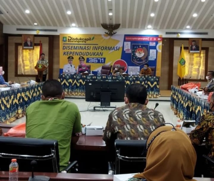 Menghadiri Rapat Diseminasi Informasi Kependudukan Tahun 2022