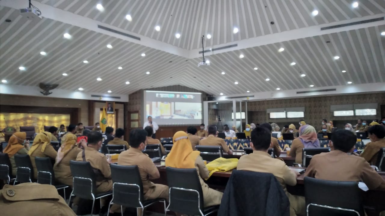 Menghadiri Rapat Pengisian Data Web Kecamatan Serentak