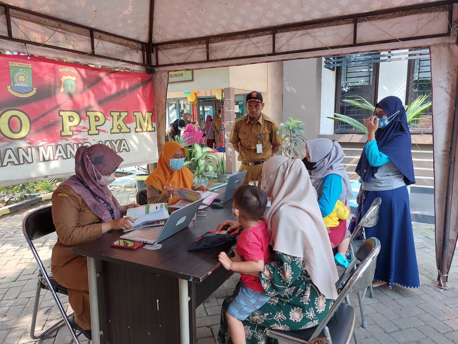 Monitoring pelaksanaan kegiatan posyandu dan pelaksanaan Bulan Imunisasi Anak Nasional (BIAN) 