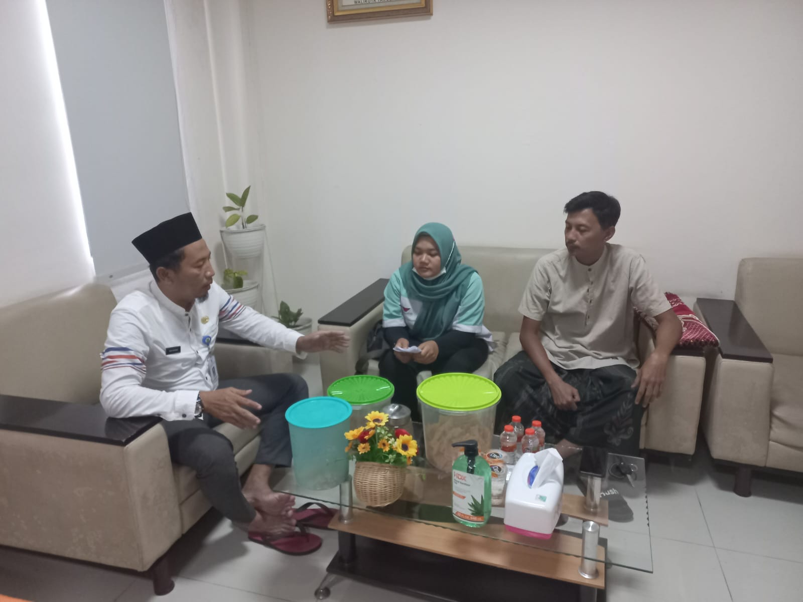 Rapat koordinasi dengan karang taruna dan wingsfood