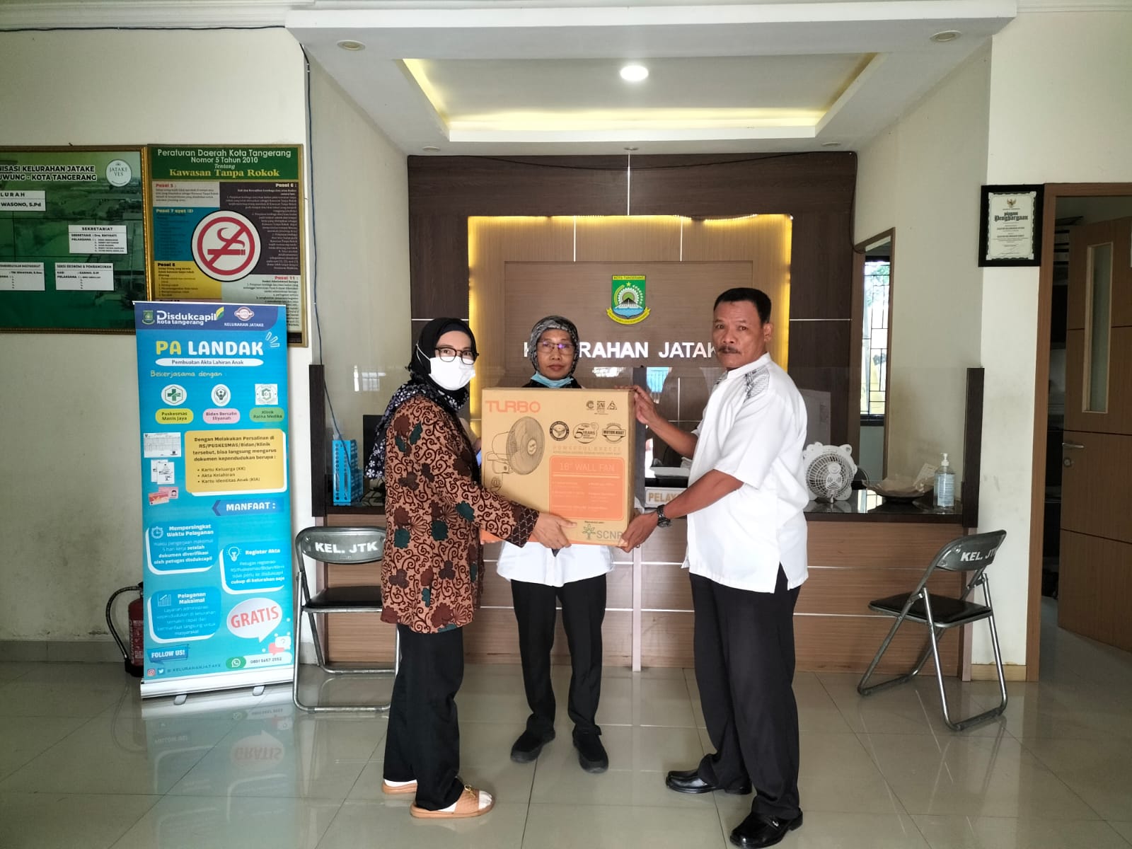 MENERIMA BANTUAN UNTUK HADIAH LOMBA PERINGATAN HUT RI KE 77