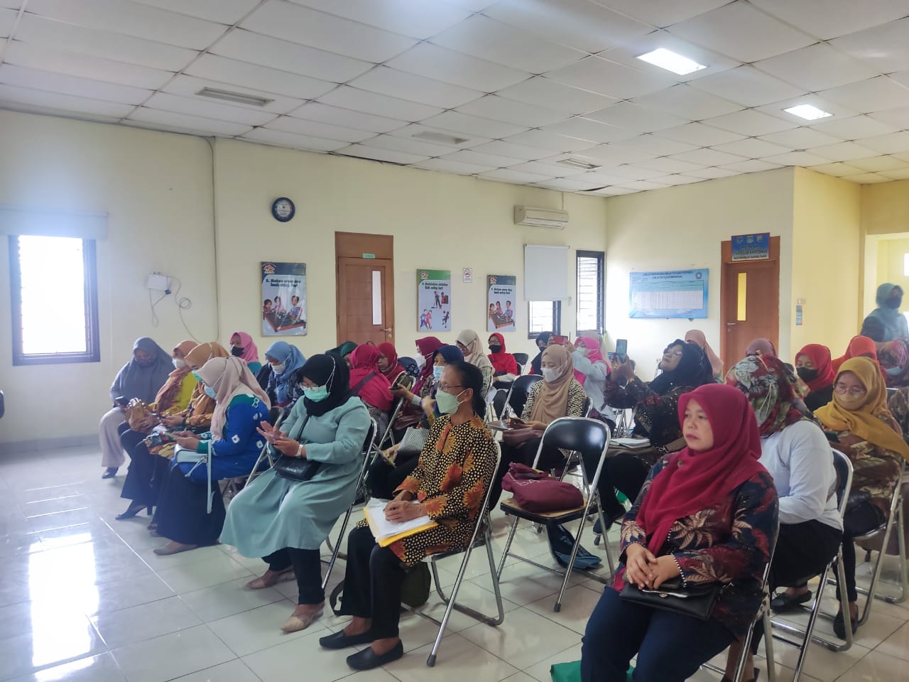 Orientasi Tim Pendamping Keluarga di Aula Kantor Kelurahan Gandasari