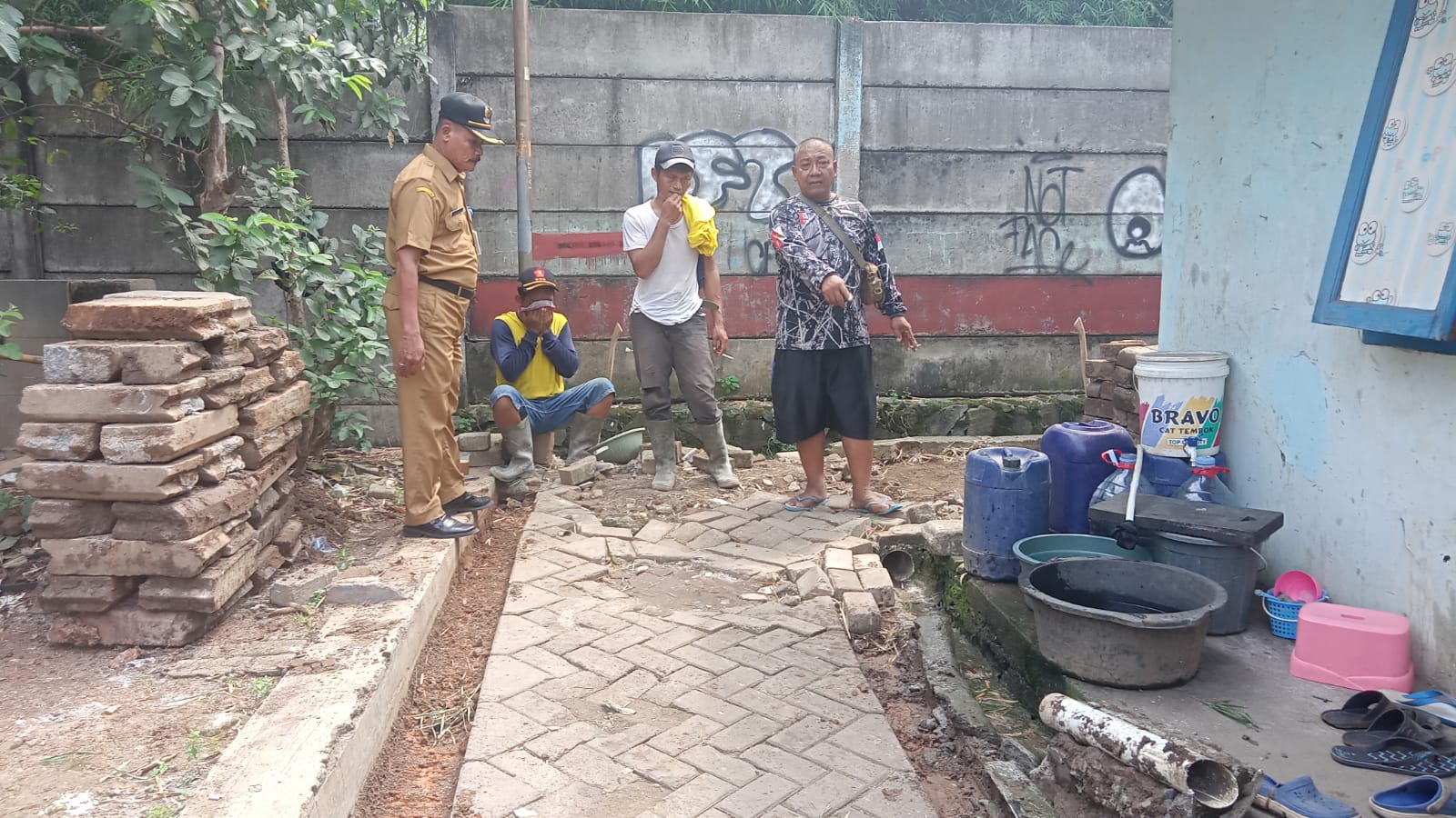 Monitoring Pembangunan Jalan Lingkungan di RW. 007