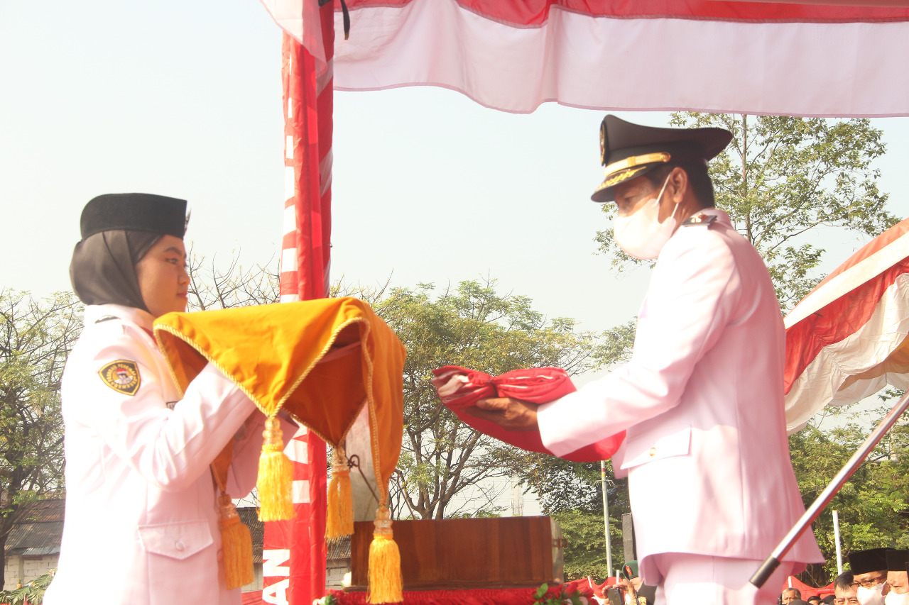 Pengibaran Bendera Merah Putih Dalam Rangka HUT RI Ke-77