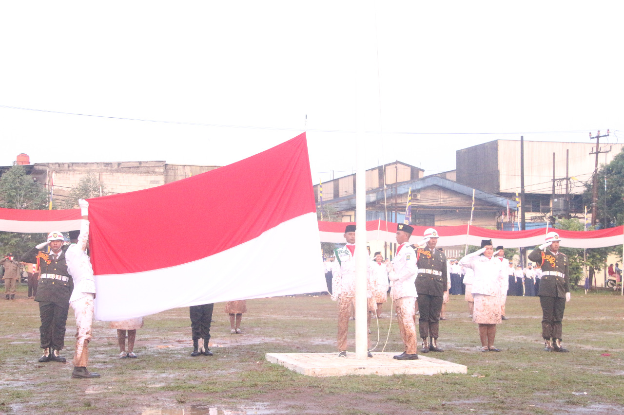 Upacara Penurunan Bendera Merah Putih Peringati HUT RI Ke-77