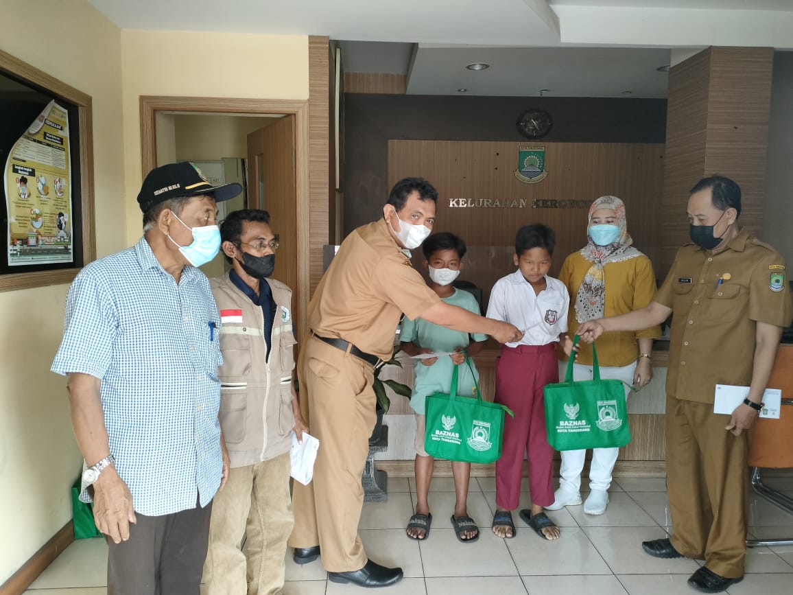 Penyaluran Santunan Anak Yatim 