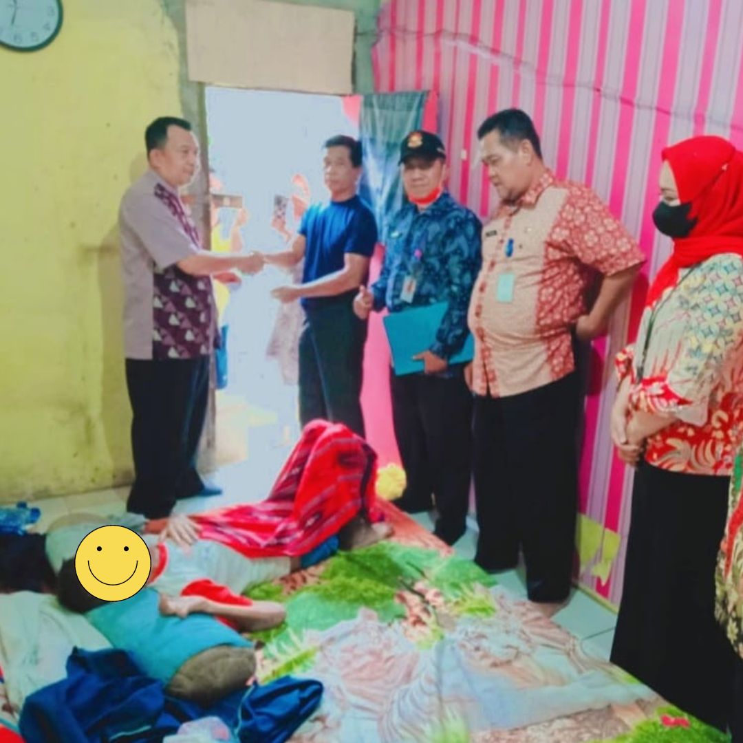 Mendampingi Sekertaris Kecamatan Menyalurkan Bantuan Sosial Dari UPZ Baznas Kecamatan Jatiuwung