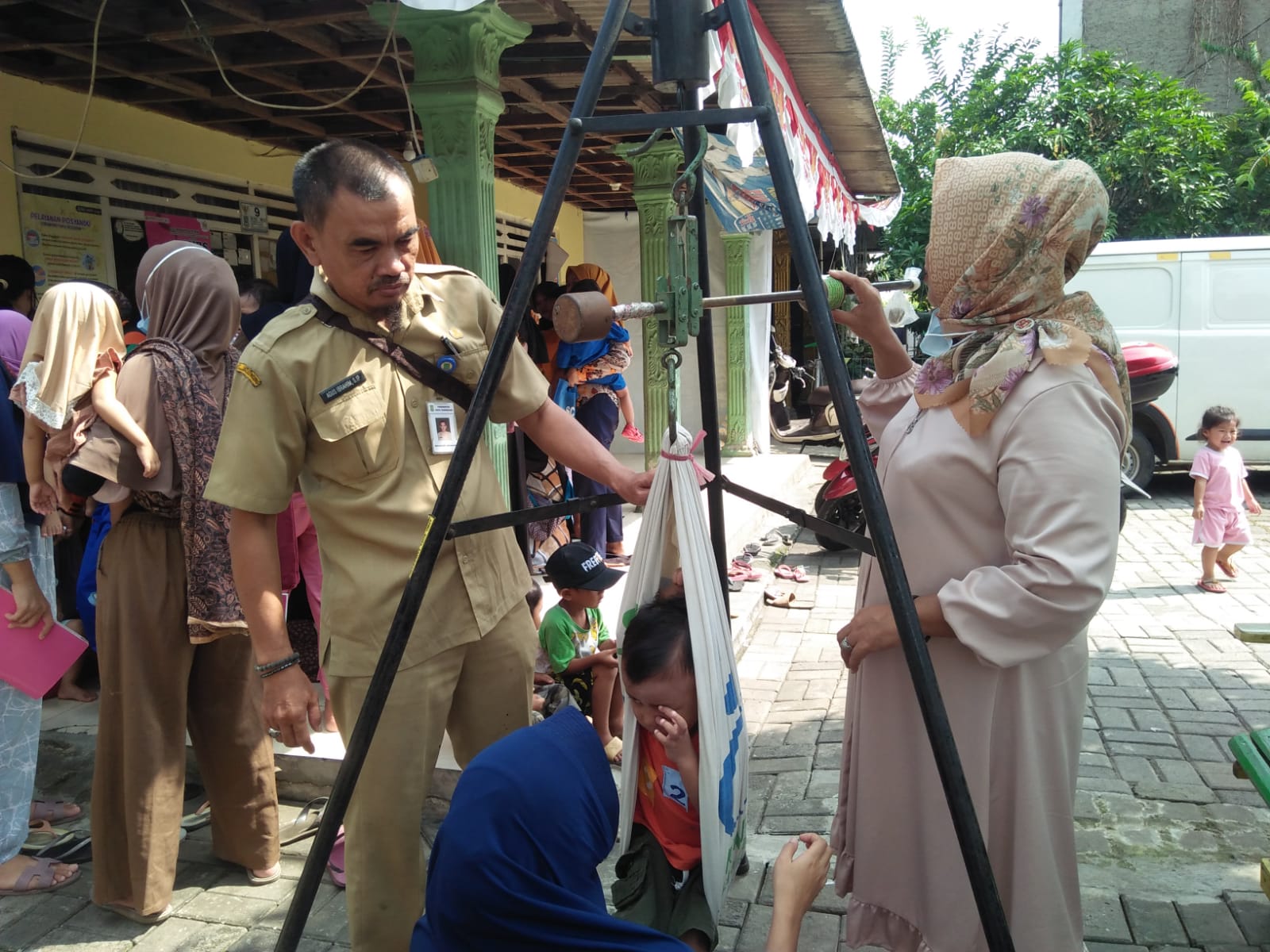  Monitoring Posyandu dan Penimbangan Bayi dan Balita di Posyandu Maya 02