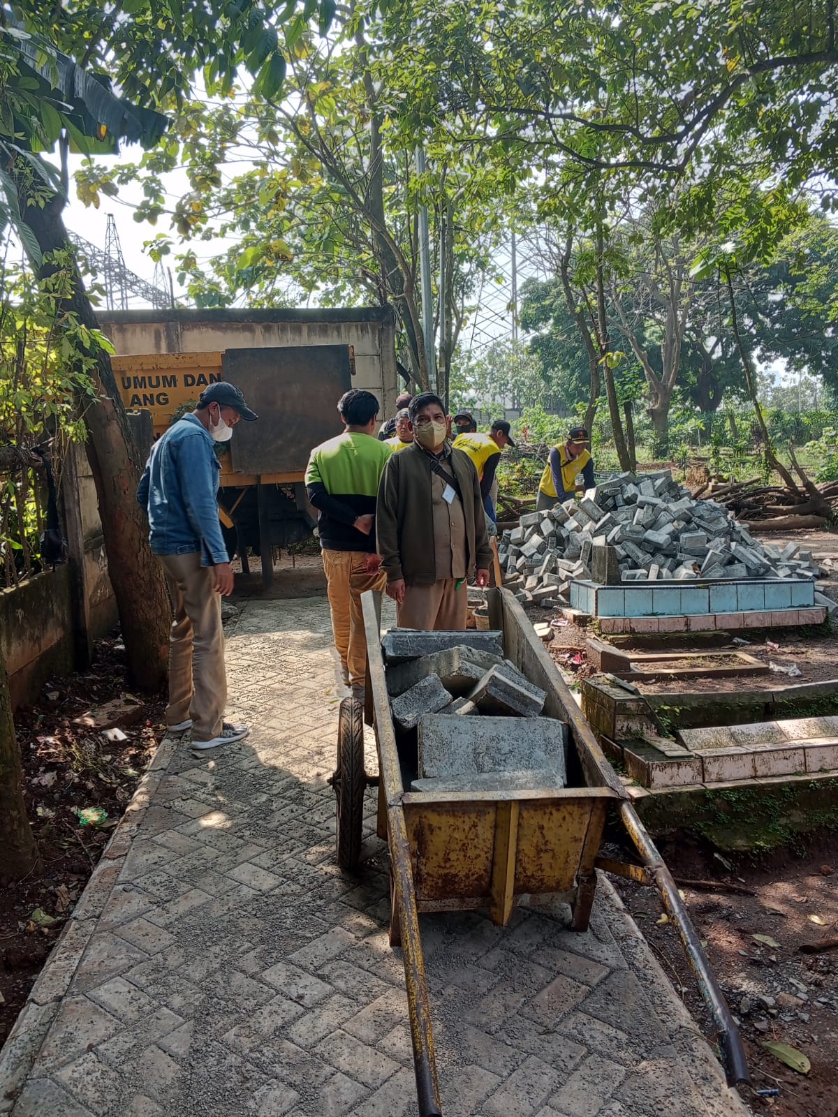  Giat Monitoring Pemasangan Paving Blok Di Wilayah Rw 05