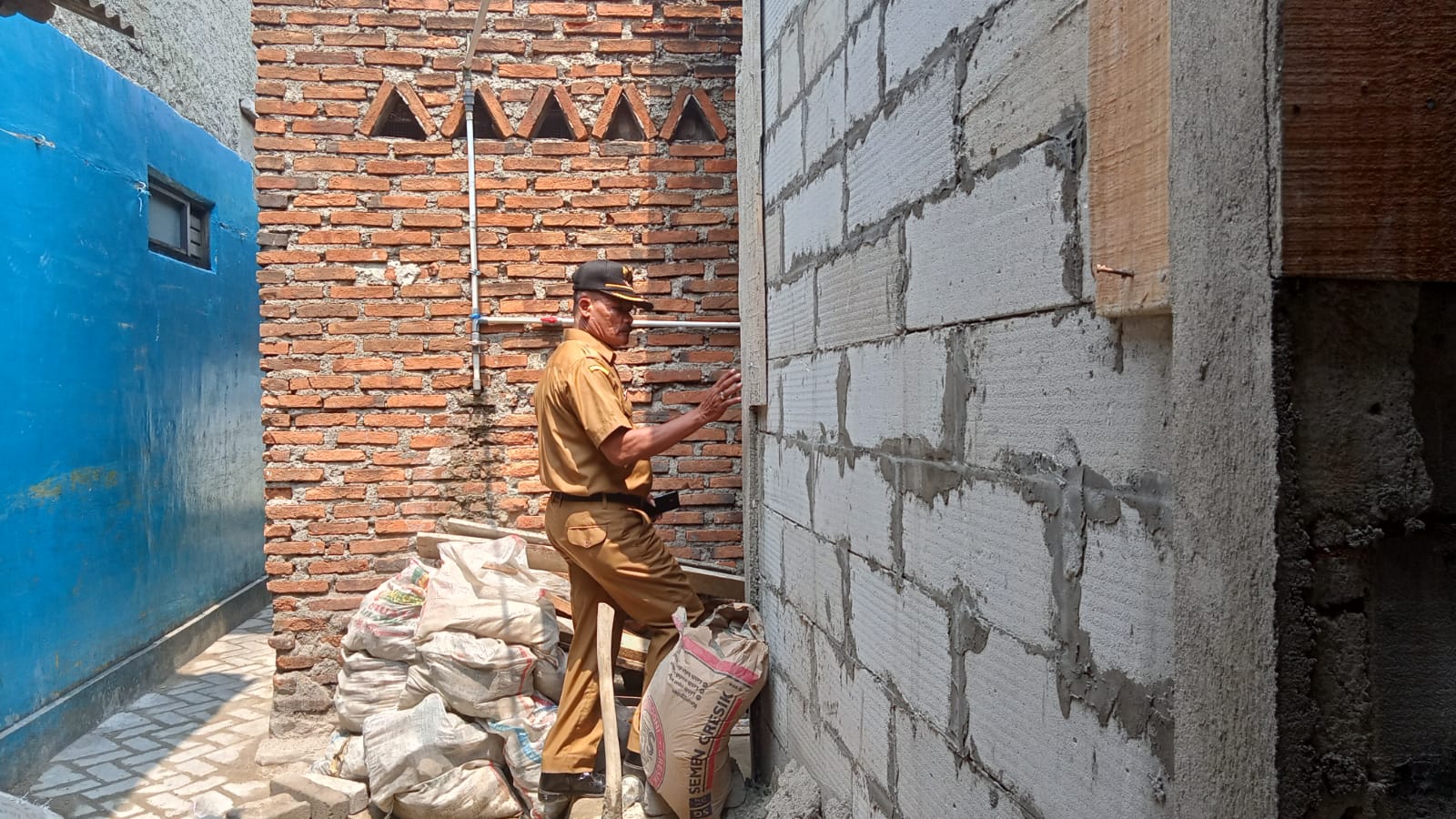 monitoring bedah rumah di rw. 008