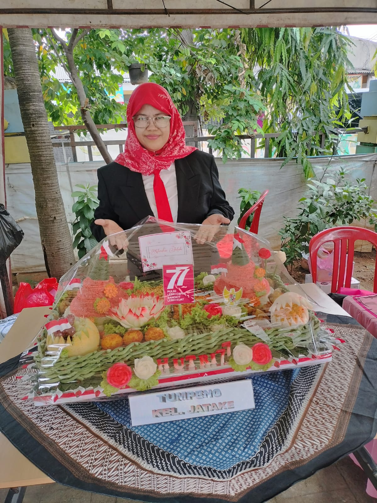 Mengikuti Lomba Nasi Tumpeng tingkat Kecamatan Jatiuwung