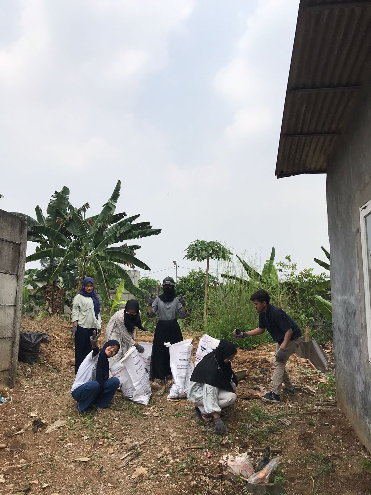 Kerja Bakti Merapikan KWT