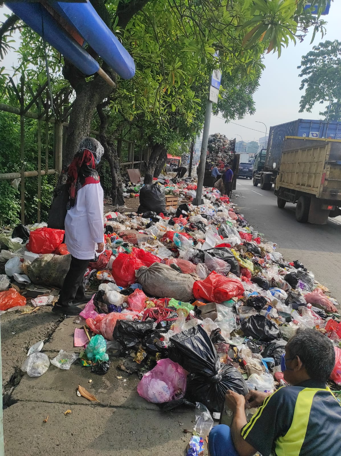 Monitoring Pengangkutan Sampah di Jl. Gatot Subroto