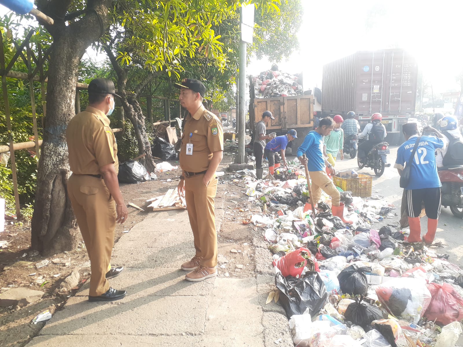 Monitoring Pengangkutan Sampah di Jl. Gatot Subroto