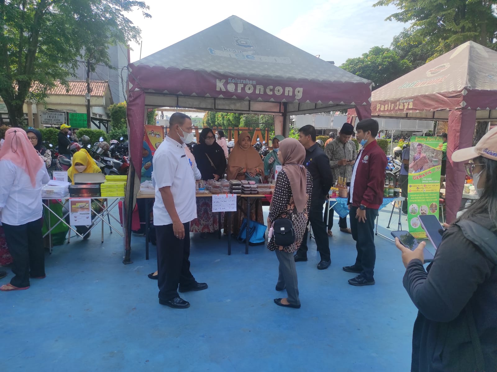 Monitoring Bazar Murah di Halaman Kantor Kecamatan Jatiuwung