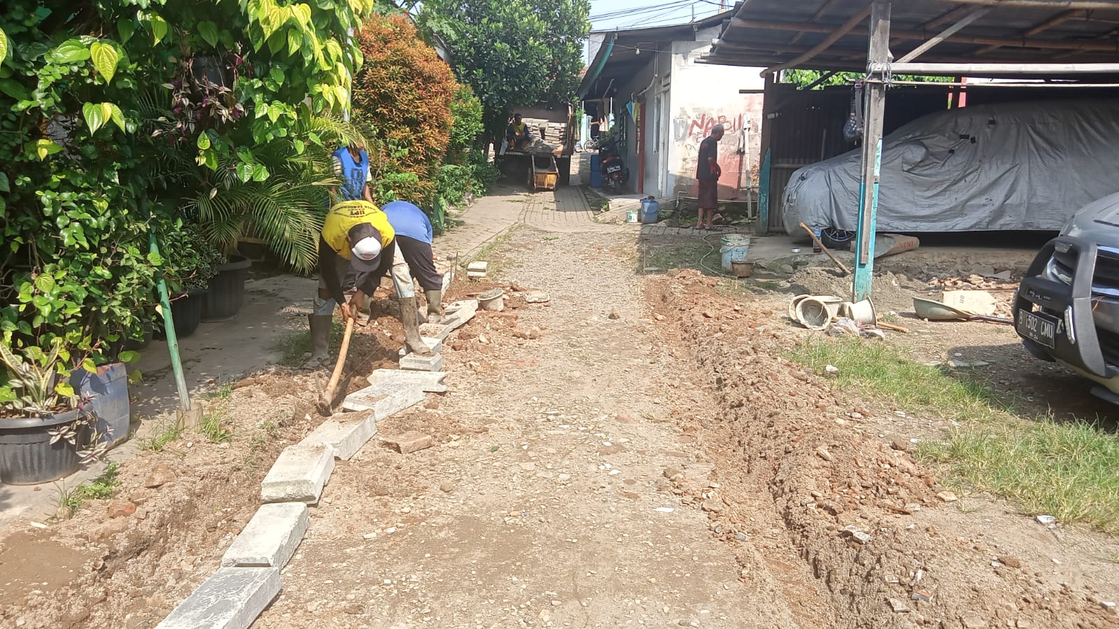 Pembangunan Jalan Lingkungan di Wilayah RW. 006