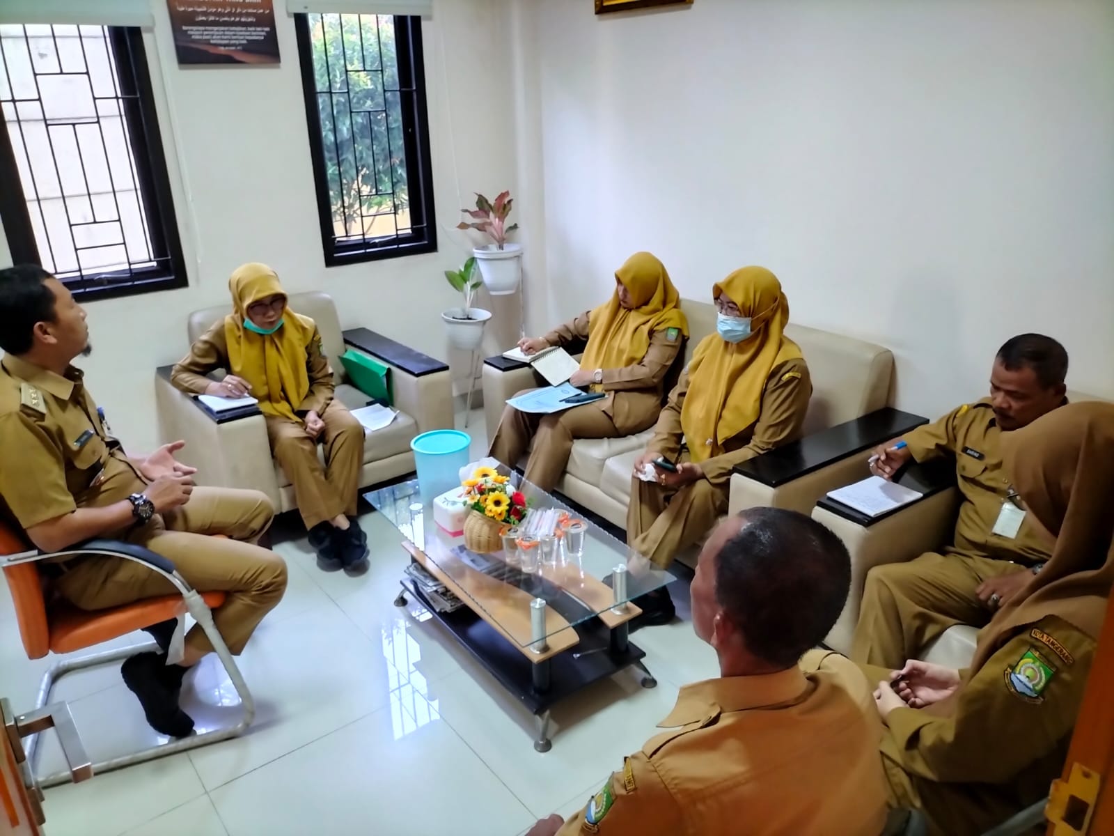 Rapat Koordinasi Mingguan Pegawai Kelurahan Jatake