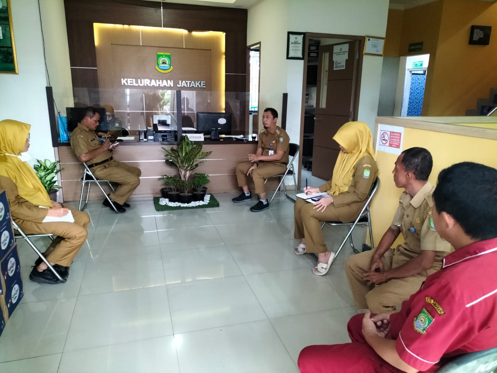 Rapat Koordinasi Mingguan Pegawai Kelurahan Jatake