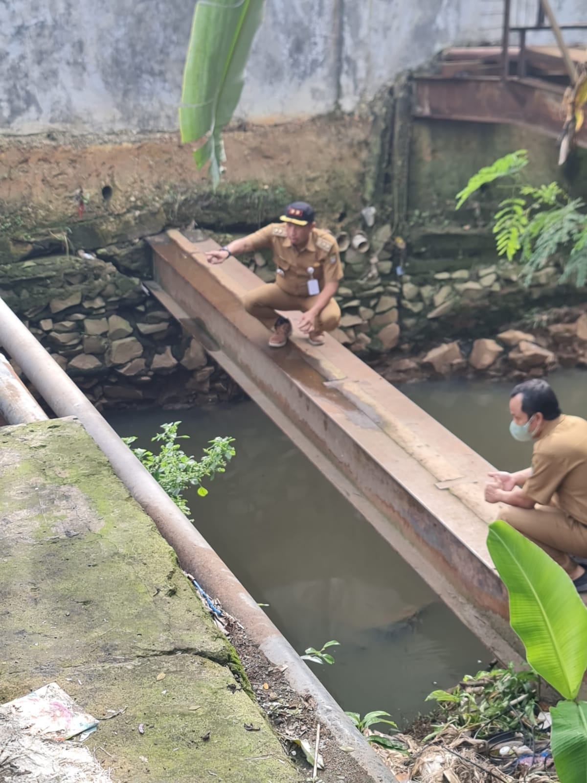 Monitoring Bangunan Liar di Kali Cikoneng 