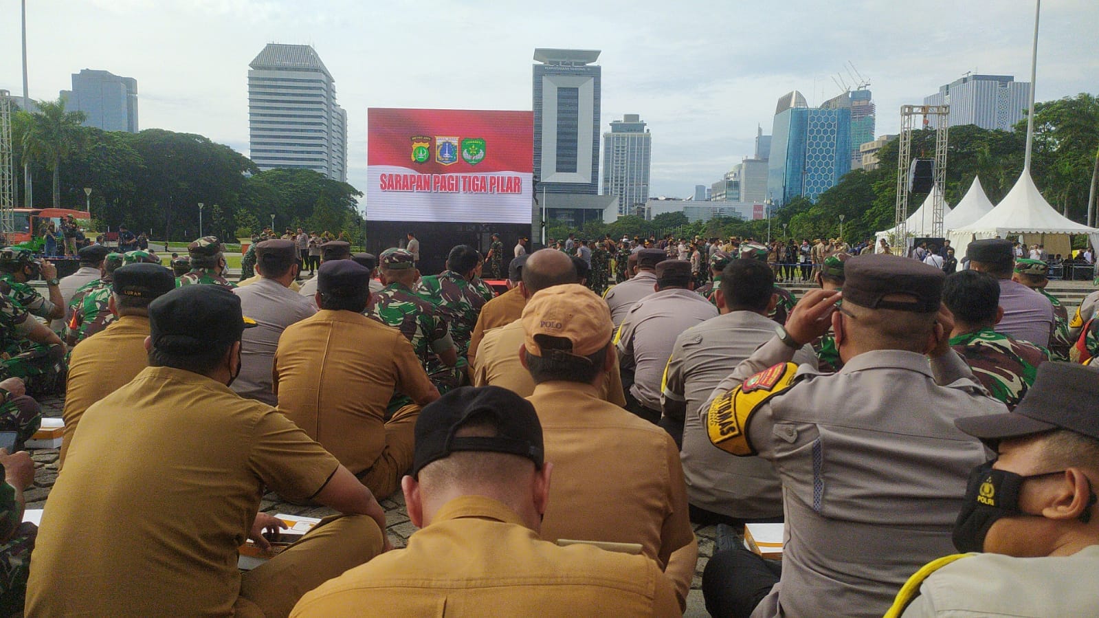 Menghadiri Acara Sarapan Pagi Tiga Pilar di Kawasan Monas DKI Jakarta