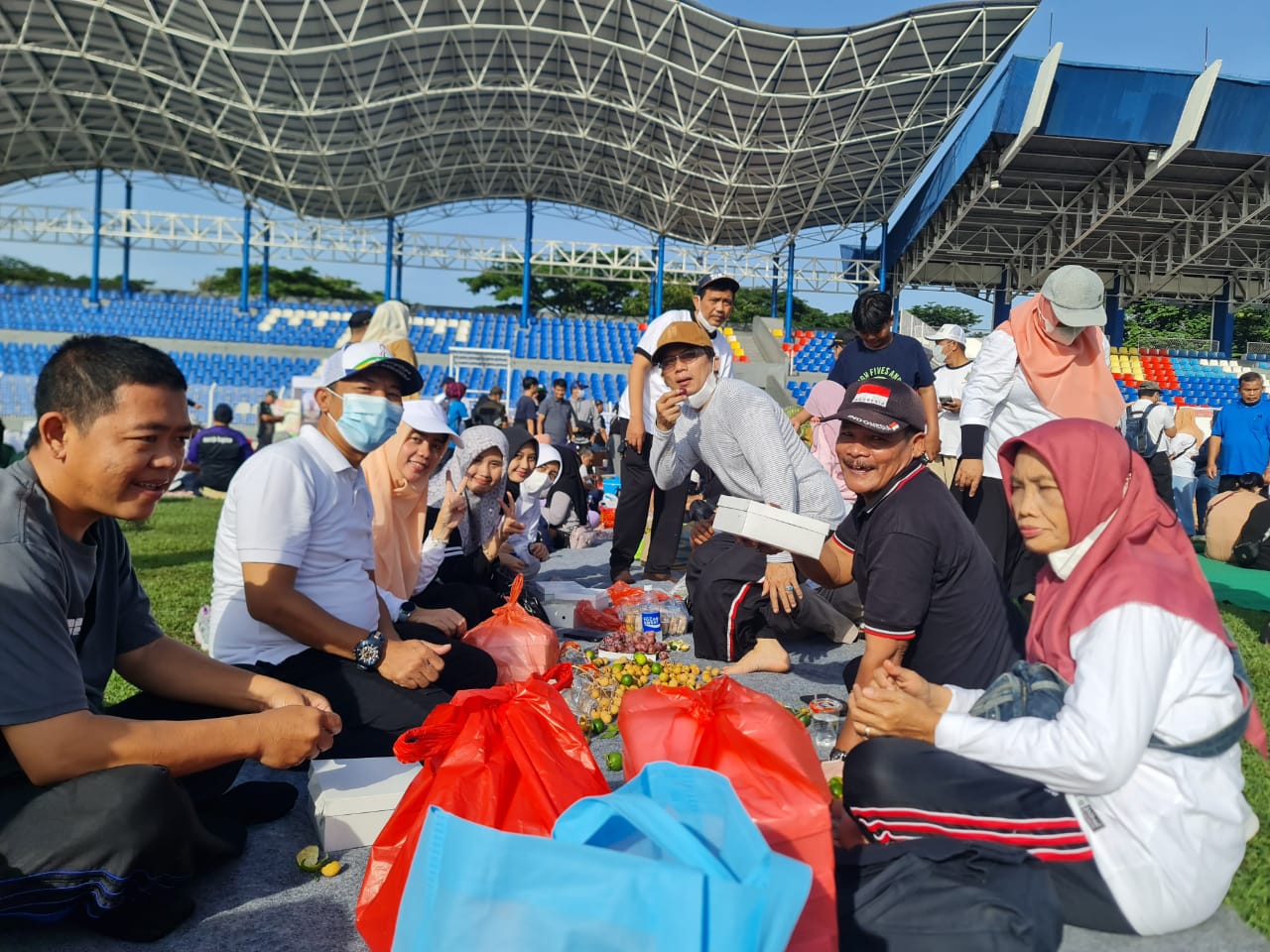 Menghadiri Acara Senam dan Sarapan Bersama dalam Rangka Ulang Tahun DWP yang ke 23 di Stadion Benteng Reborn