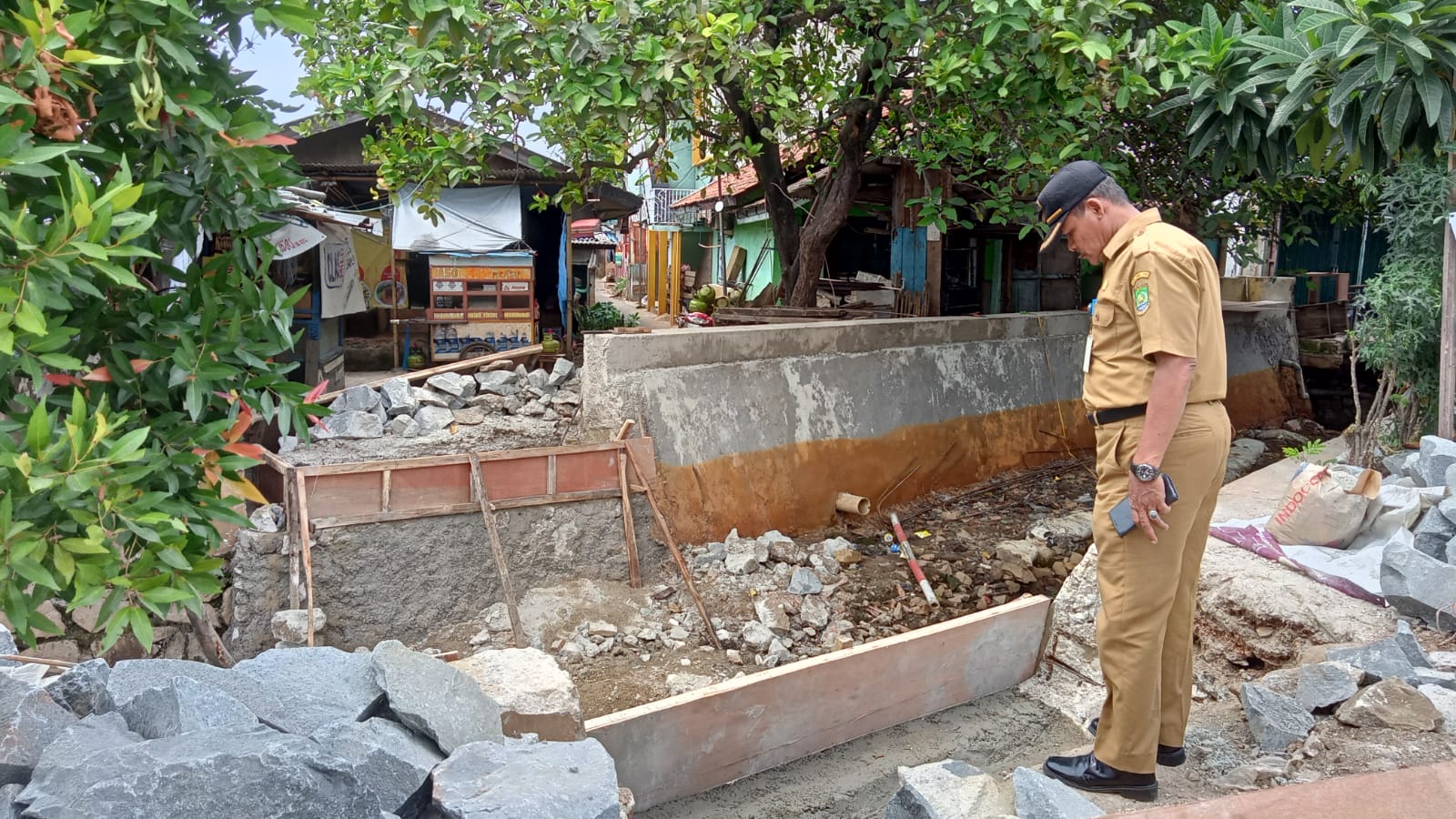 Monitoring Pembangunan Jembatan di Wilayah Kp Cikoneng Ilir RW 007