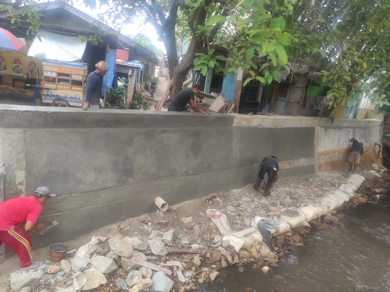 Monitoring Pembangunan Turap Kali Kp. Cikoneng Ilir RW. 007