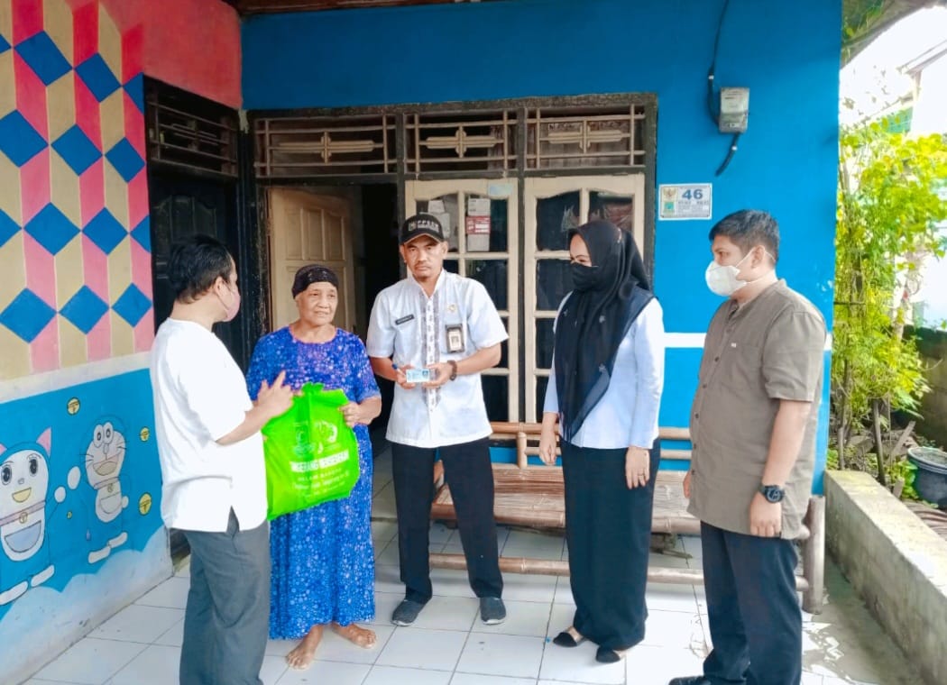 Penyaluran Santunan Untuk Anak Yatim dalam rangka Tangerang Bersedekah dan Jatiuwung Bersedekah di Kelurahan