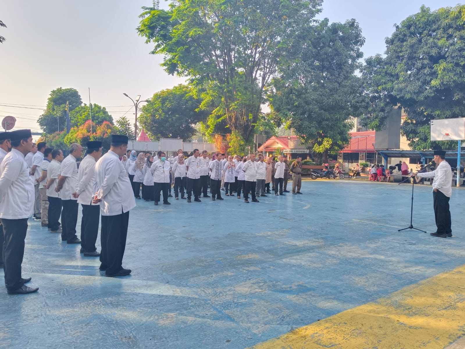 Camat Jatiuwung pimpin apel jumat pagi di lingkungan OPD Kecamatan Jatiuwung