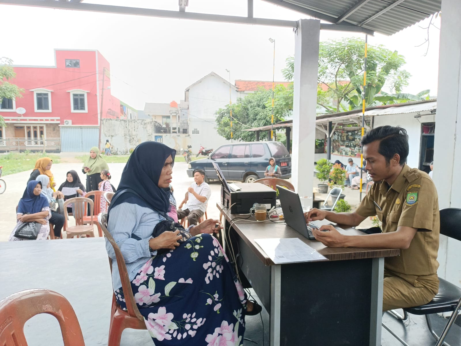 Giat pelayanan keliling wara-wiri kampung administrasi kependudukan di Kp.Cikoneng RT 03/02 Kelurahan Gandasaari