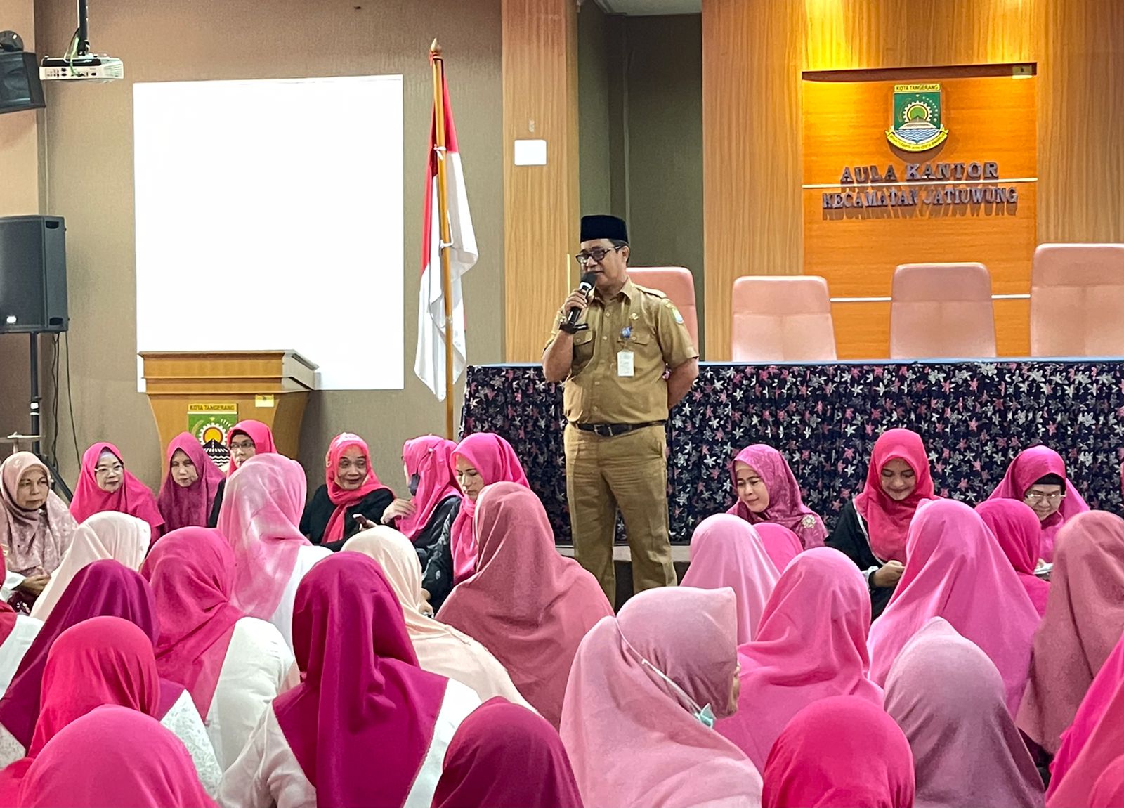 Giat pengajian rutin bulanan Format Kecamatan Jatiuwung di aula Kecamatan Jatiuwung