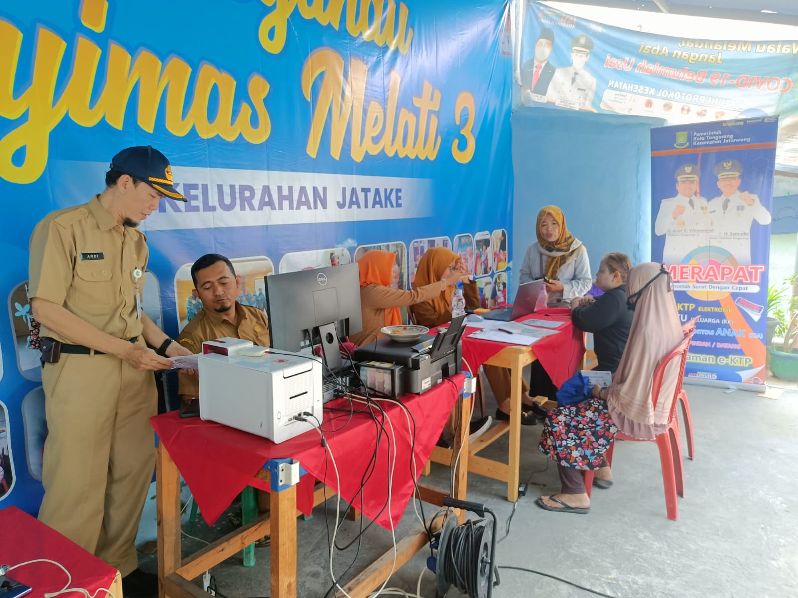 Pelayanan Keliling Adminduk (MERAPAT) di Posyandu Nyimas Melati RT 03/03 Kp. Kebon Cau Kelurahan Jatake