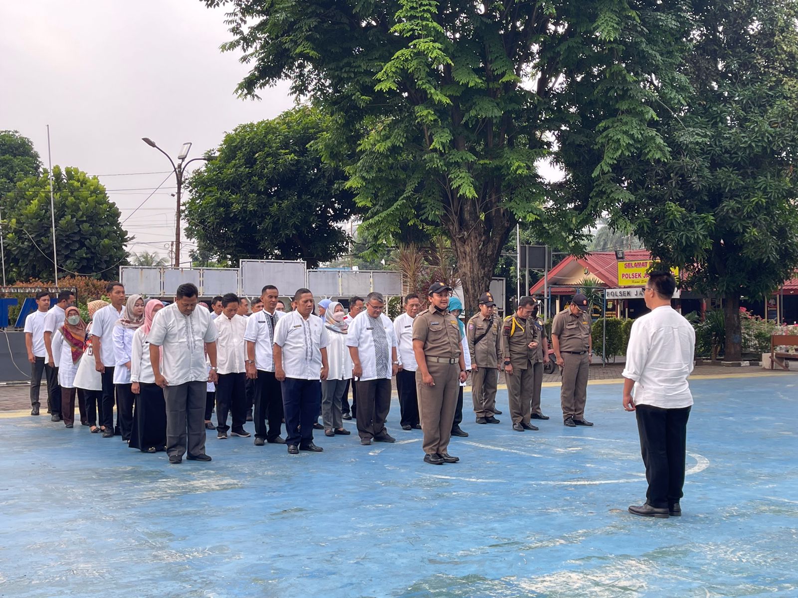 Apel jumat pagi dipimpin Sekcam Jatiuwung