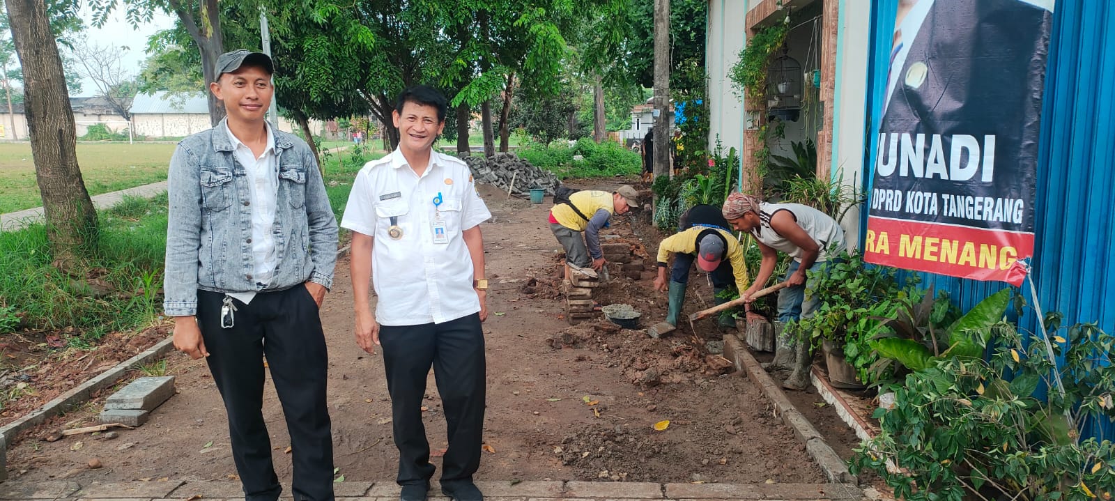 Monitoring pemasangan paving block di RW 04 Kelurahan Gandasari