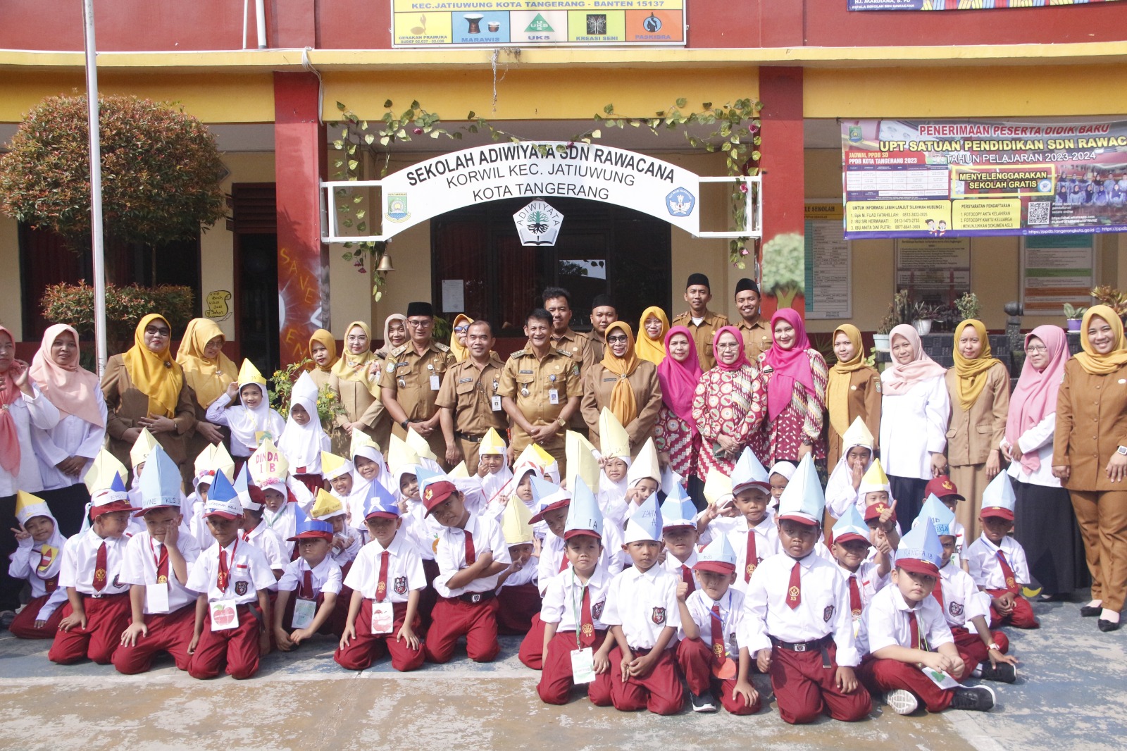 Menerima kunjungan dari Dinas Pendidikan dan TP PKK Kota Tangerang di SDN Rawacana Kel.Gandasari