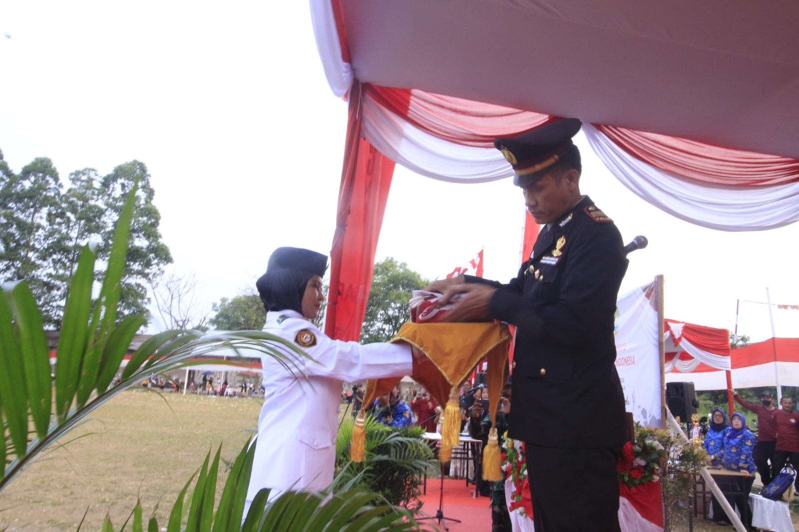 Upacara Penurunan Bendera Merah Putih Peringati HUT RI Ke-78