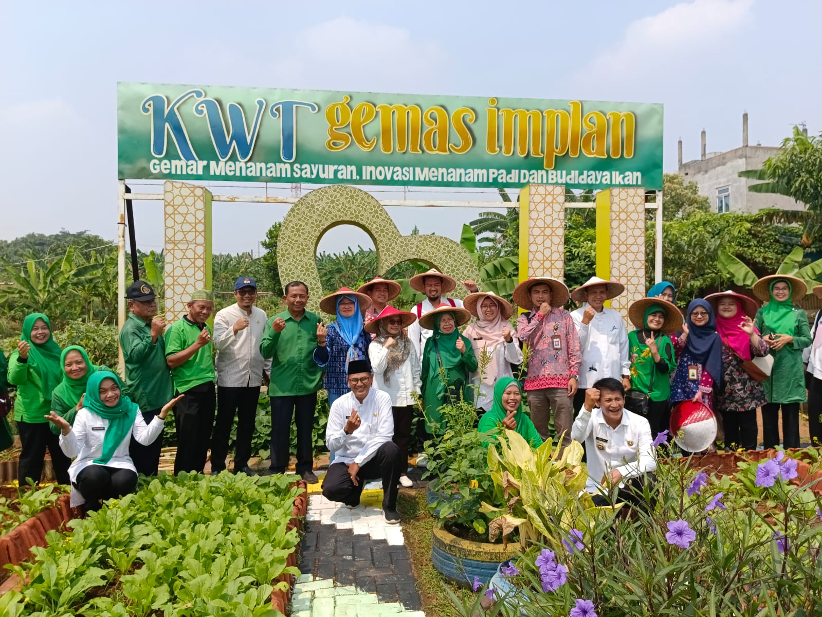 Menerima kunjungan tim verifikator kota sehat tingkat nasional tahun 2023 di Kelurahan Gandasari