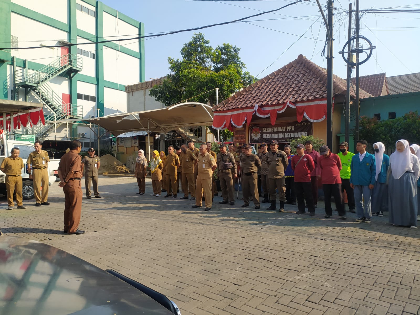 Giat Apel Pagi Pegawai Kecamatan Jatiuwung