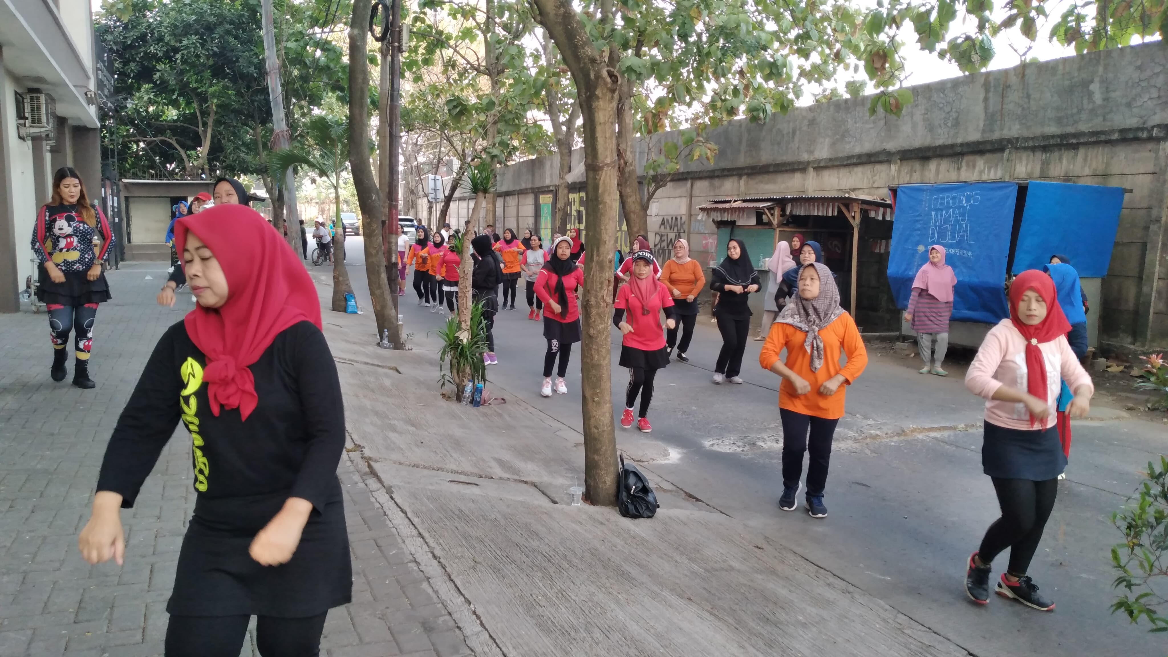 Giat Car Free Day Tingkat Kecamatan Jatiuwung  di Jalan Dahu Kelurahan Keroncong