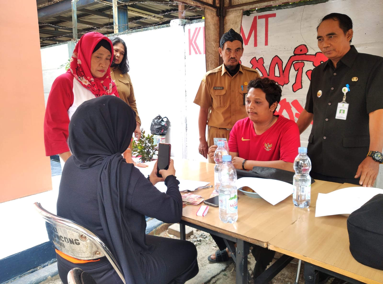 Pembagian bansos BPNT PKH Triwulan 3 TA 2023 di Kelurahan Manis Jaya