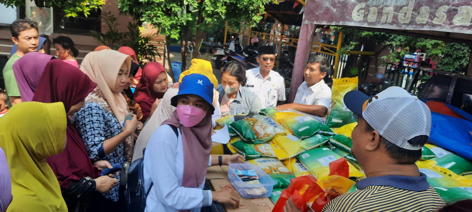 Giat Gerakan Pangan Murah Khusus Beras yang diselenggarakan oleh Dinas Ketahanan Pangan Kota Tangerang