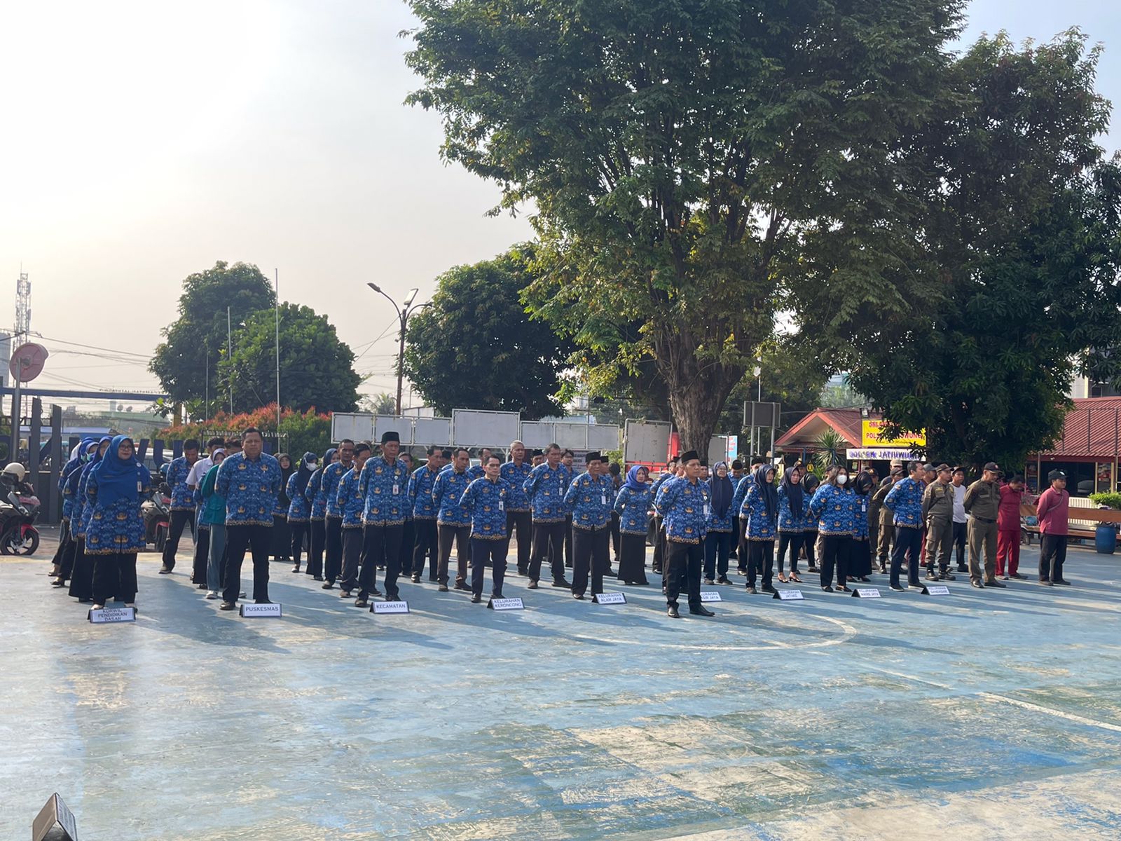 Giat apel senin pagi peringati hari Kesaktian Pancasila lingkup OPD Kecamatan Jatiuwung